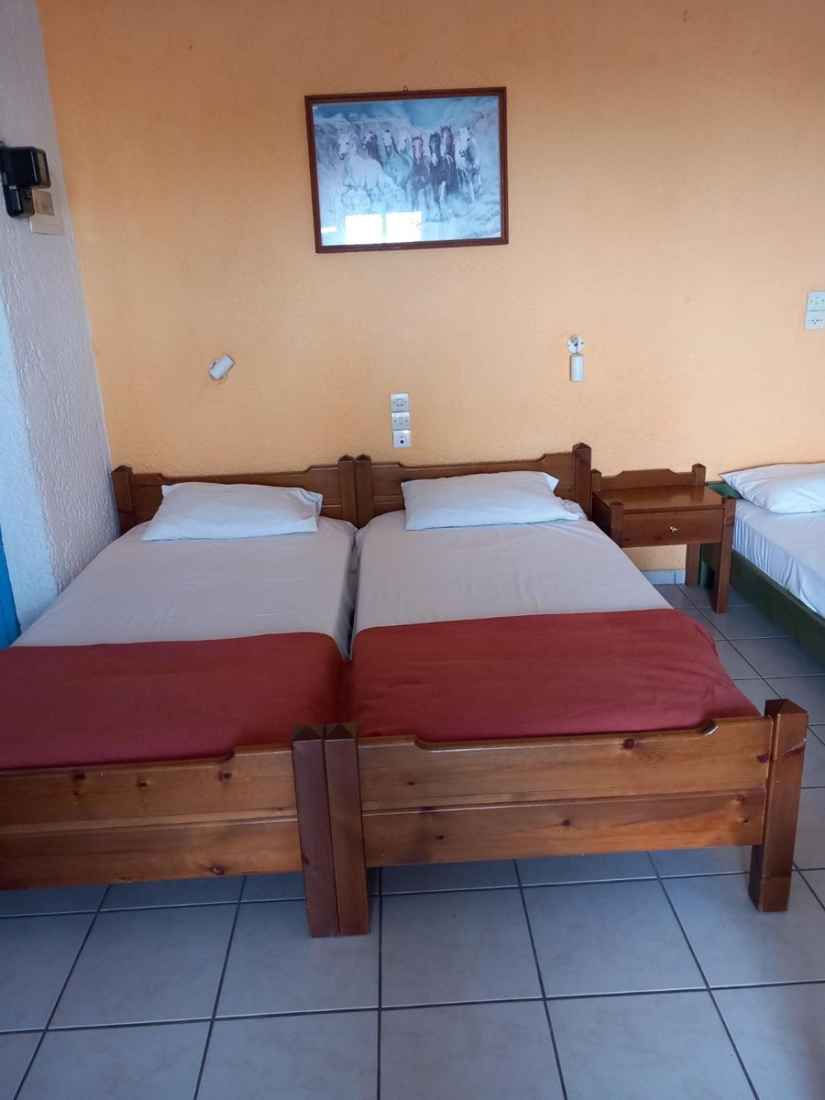 Antikristo Rooms Картерос Екстериор снимка